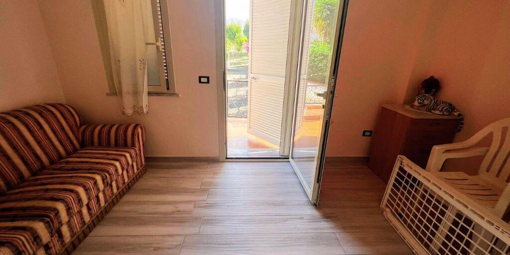 Wlochy-wyremontowany szeregowiec nad M. Tyreńskim (10)