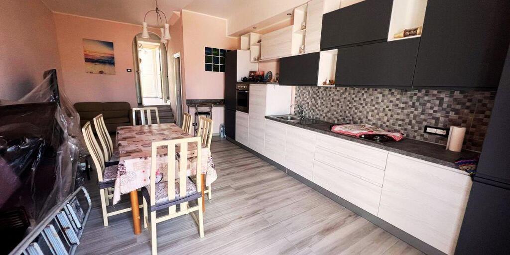 Wlochy-wyremontowany szeregowiec nad M. Tyreńskim (13)