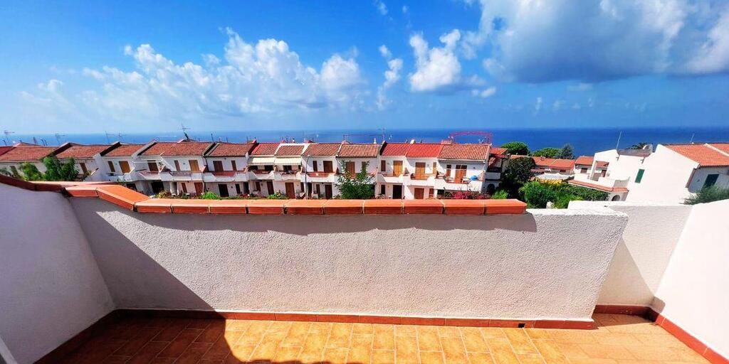 Wlochy-wyremontowany szeregowiec nad M. Tyreńskim (1)