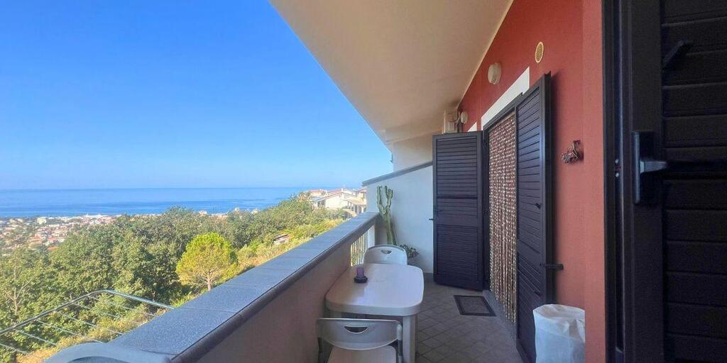 Mieszkanie z widokiem na Morze Tyreńskie (1)