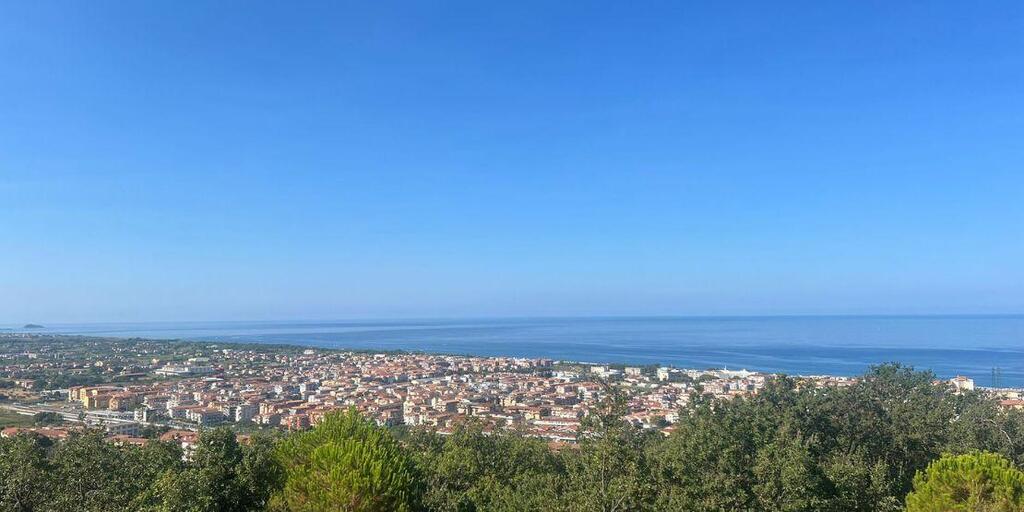 Mieszkanie z widokiem na Morze Tyreńskie (4)