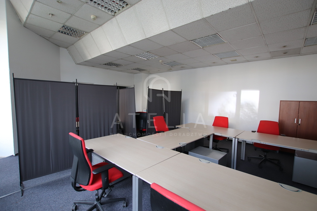 Przestronne biuro, świetna komunikacja i komfort (3)