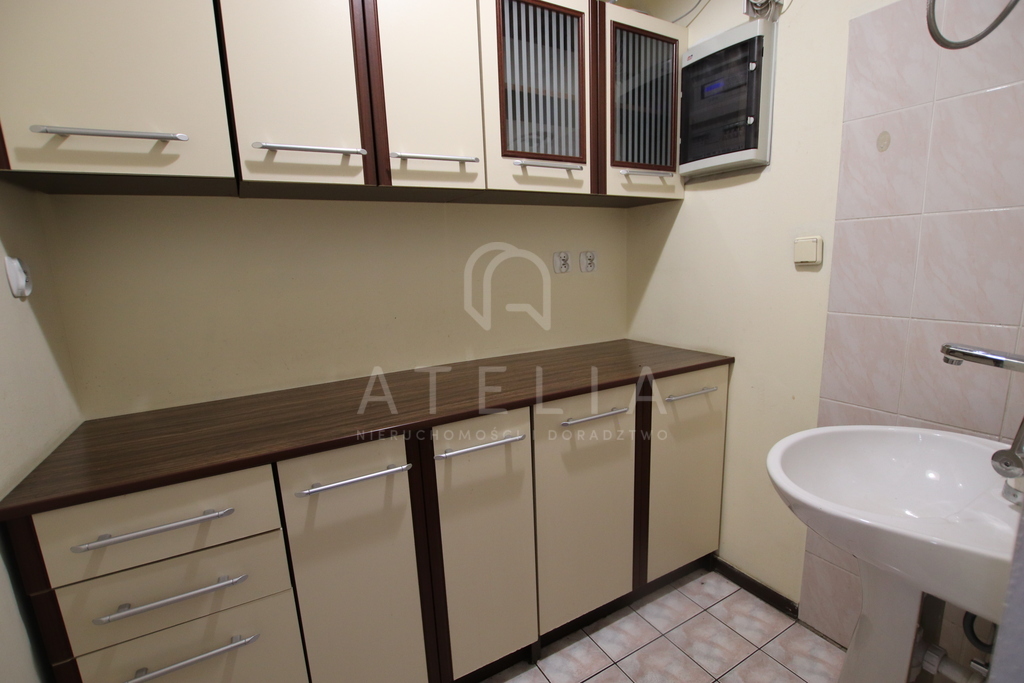 Przestronne biuro, świetna komunikacja i komfort (5)