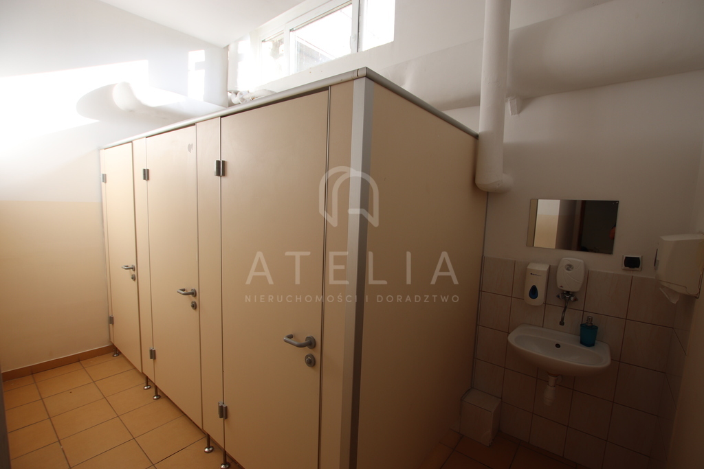 Przestronne biuro, świetna komunikacja i komfort (6)