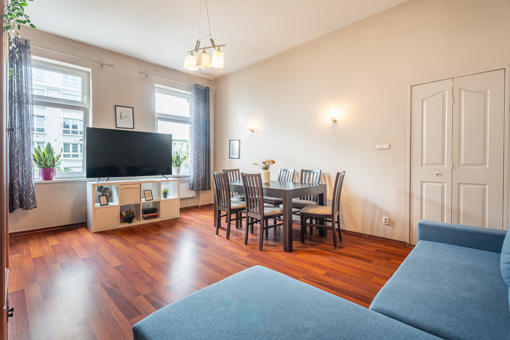 2 pokoje oddzielna kuchnia, piwnica w Centrum. (1)