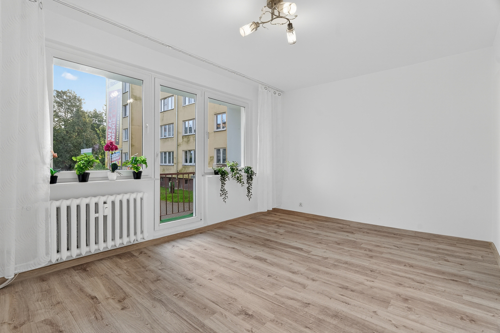 Rezerwacja. Mieszkanie 4 pok. z balkonem. (2)