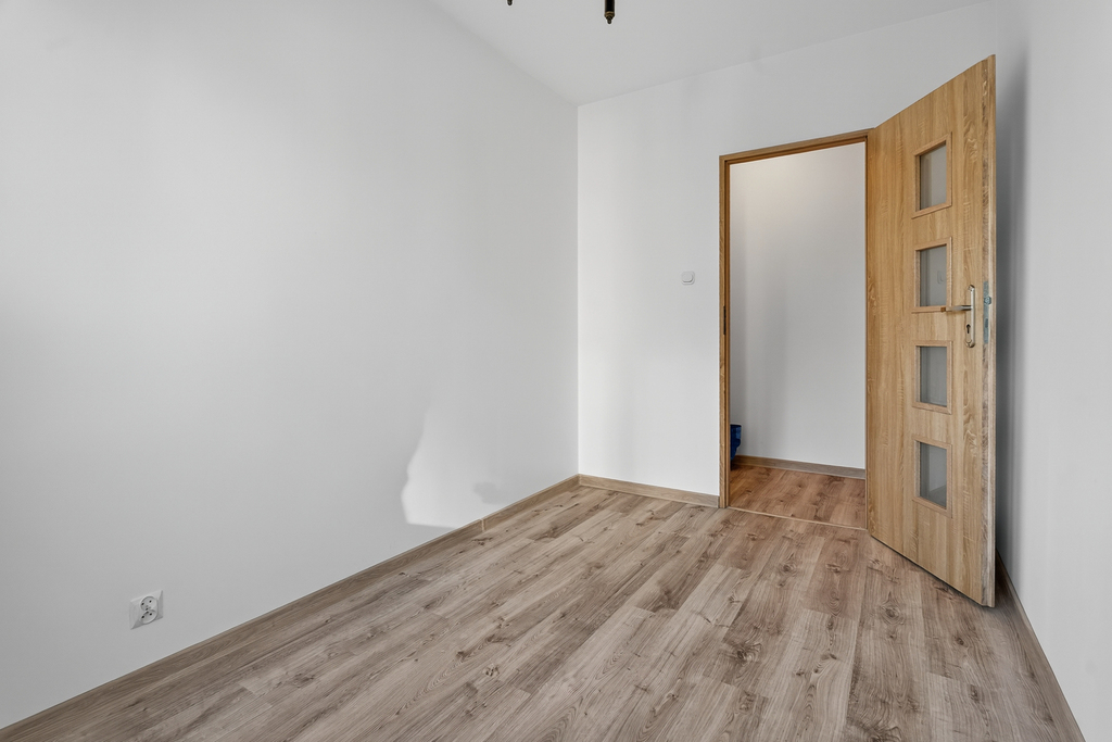 Rezerwacja. Mieszkanie 4 pok. z balkonem. (4)