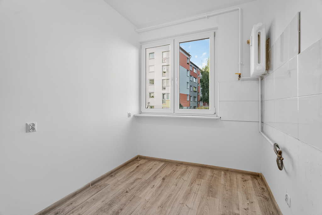 Rezerwacja. Mieszkanie 4 pok. z balkonem. (11)