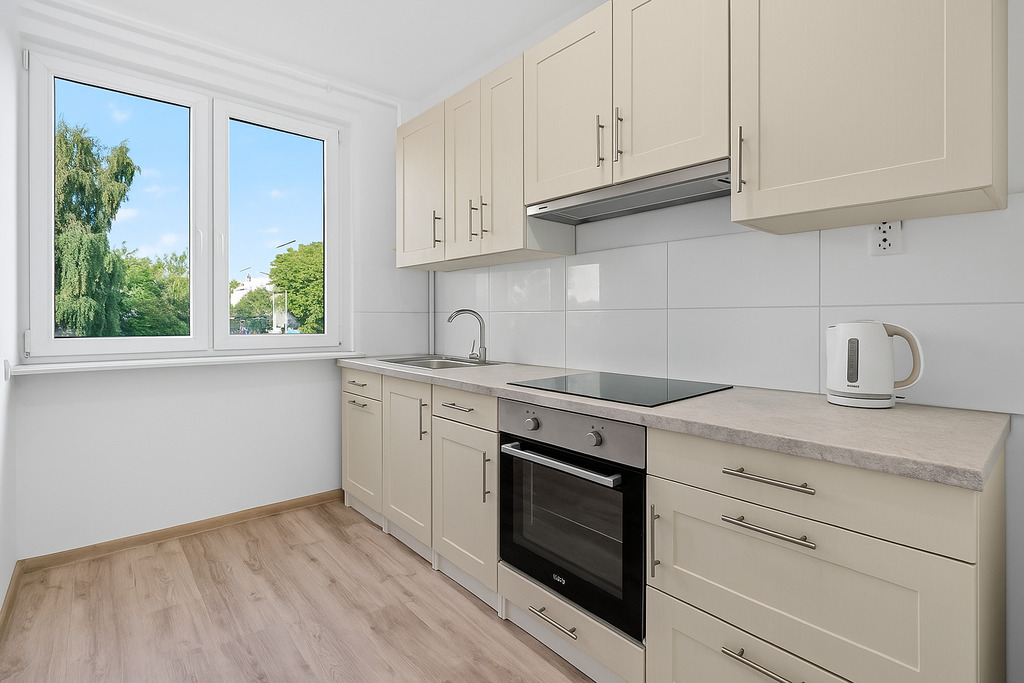 Rezerwacja. Mieszkanie 4 pok. z balkonem. (10)