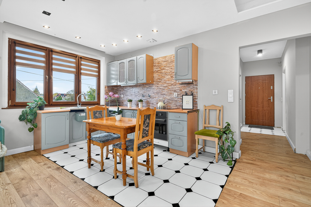 93m2 - 3 pok. gotowe!, osobny garaż i pom. gospod! (3)