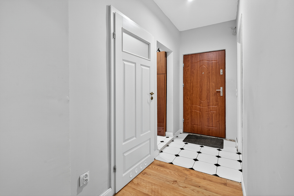 93m2 - 3 pok. gotowe!, osobny garaż i pom. gospod! (12)