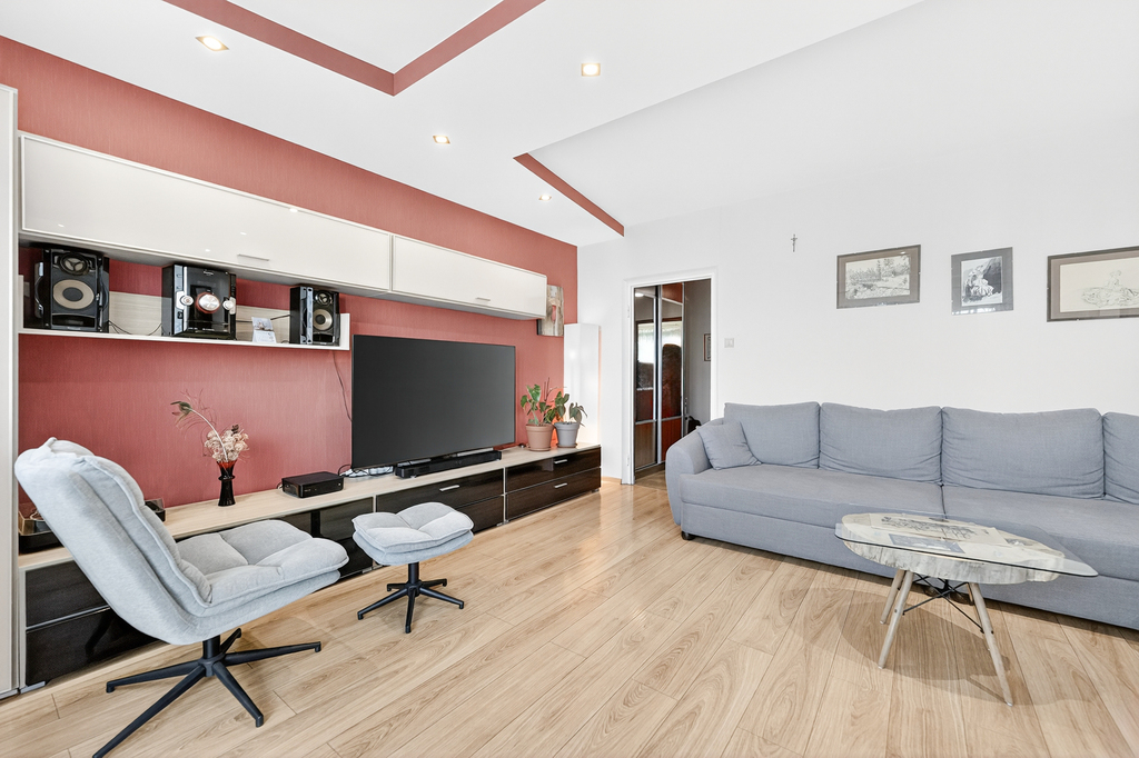 3 pokoje, 74 m2, balkon, oddzielna kuchnia. (3)