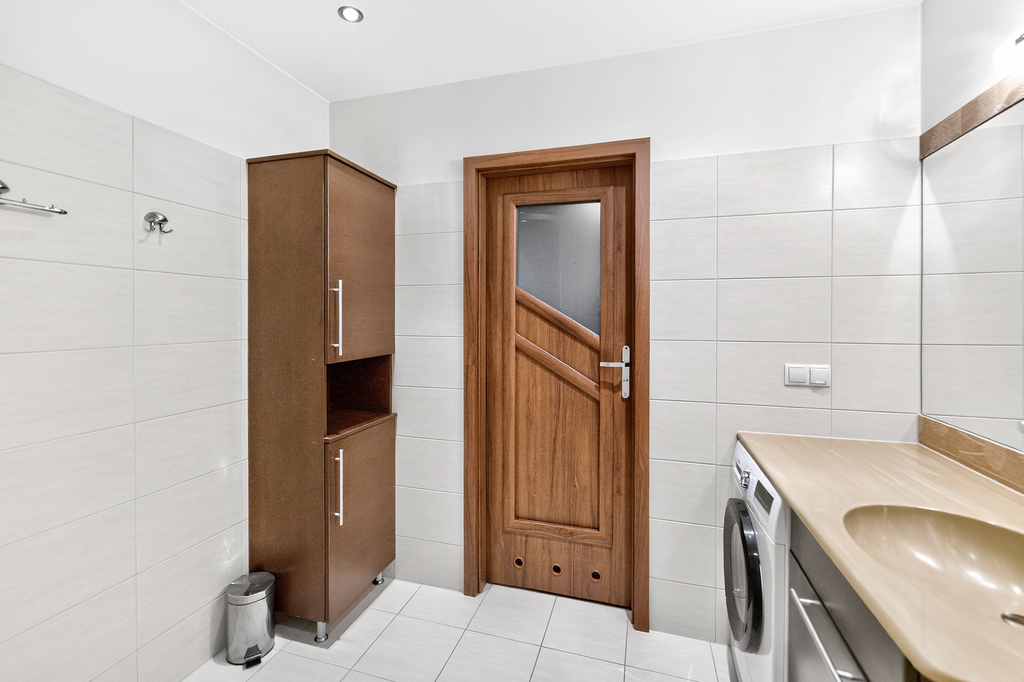 3 pokoje, 74 m2, balkon, oddzielna kuchnia. (12)