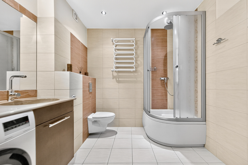 3 pokoje, 74 m2, balkon, oddzielna kuchnia. (10)