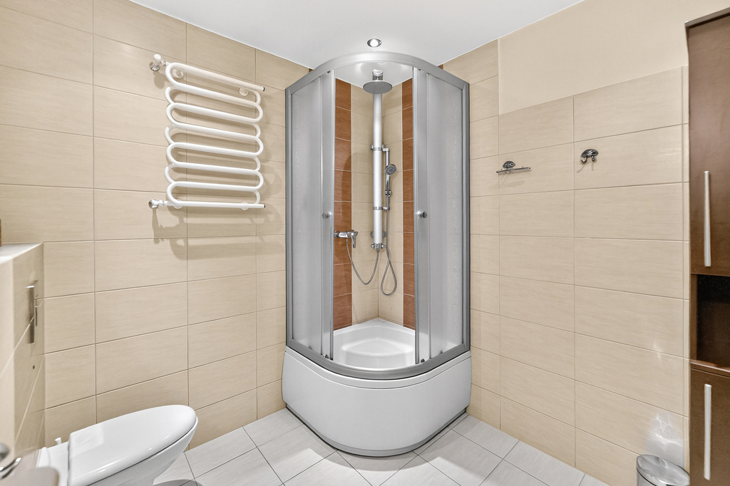 3 pokoje, 74 m2, balkon, oddzielna kuchnia. (13)