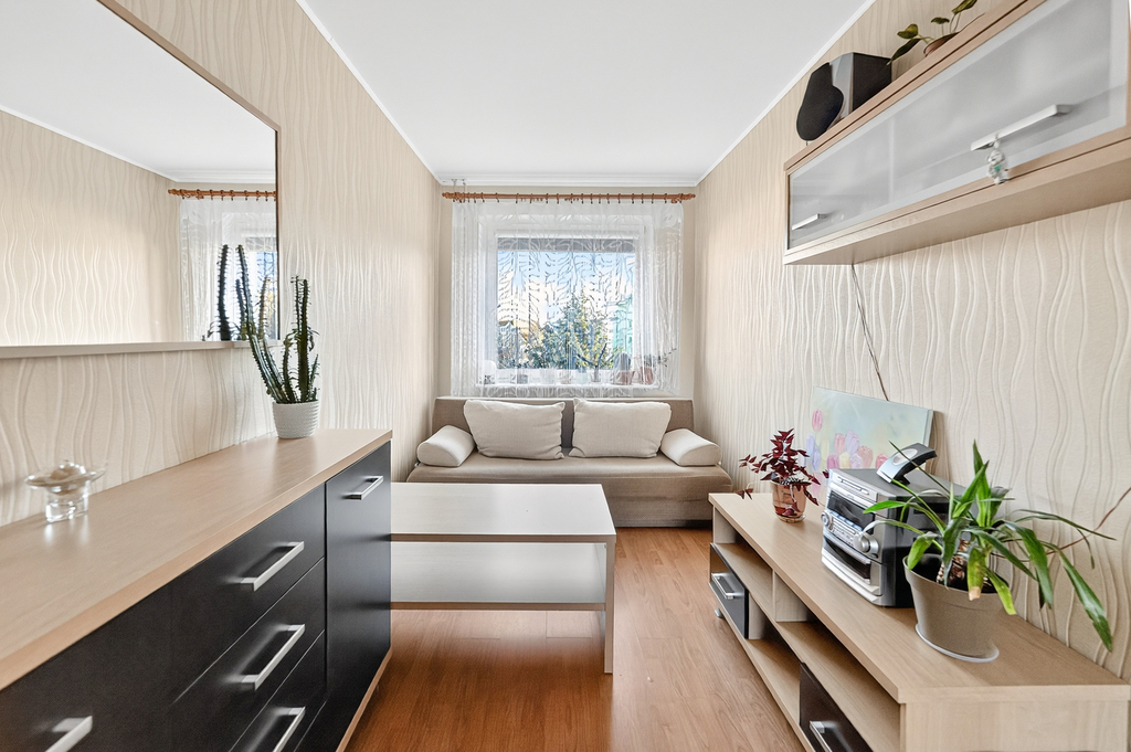 3 pokoje, 74 m2, balkon, oddzielna kuchnia. (4)