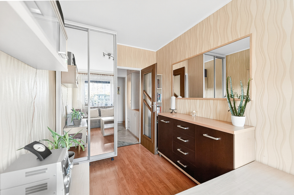 3 pokoje, 74 m2, balkon, oddzielna kuchnia. (5)