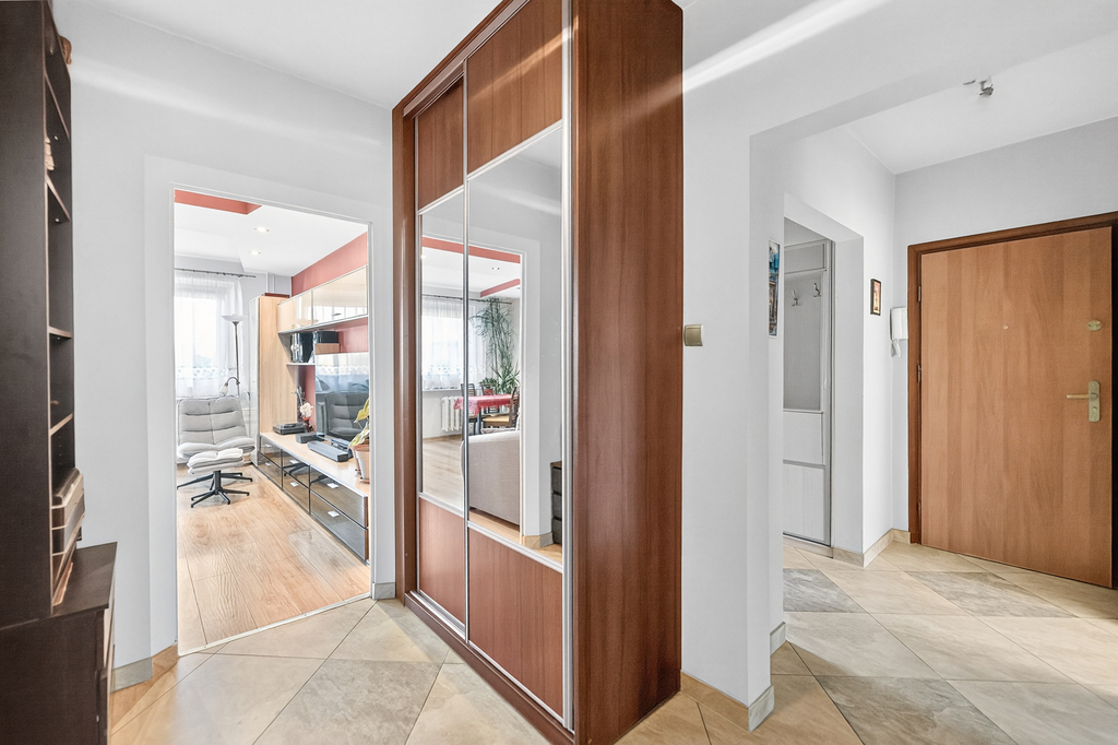 3 pokoje, 74 m2, balkon, oddzielna kuchnia. (15)