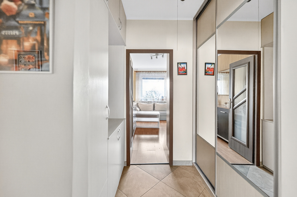 3 pokoje, 74 m2, balkon, oddzielna kuchnia. (16)