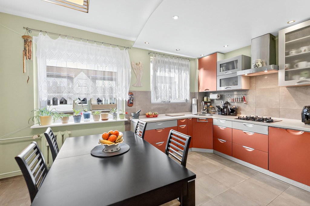 3 pokoje, 74 m2, balkon, oddzielna kuchnia. (7)