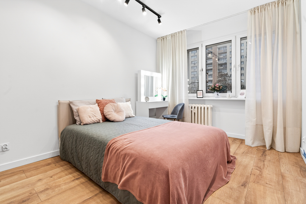 Jasne mieszkanie w świetnej lokalizacji - od zaraz (5)