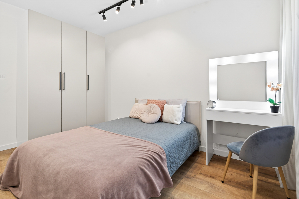 Jasne mieszkanie w świetnej lokalizacji - od zaraz (6)