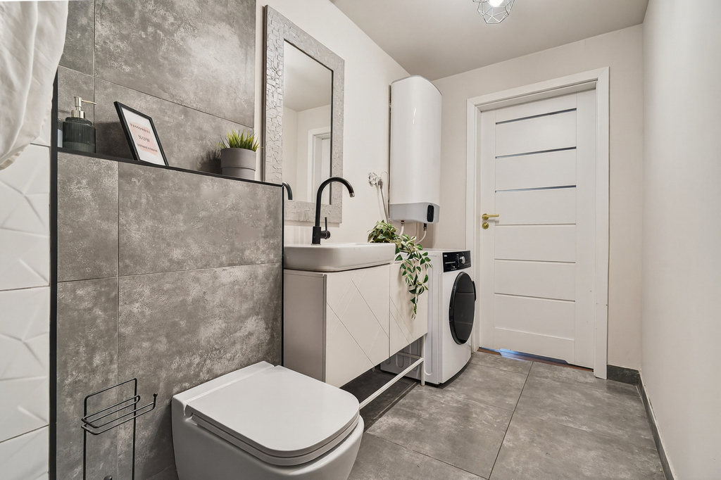 Mieszkanie 2-pok. w dworku! Zielona okolica (8)