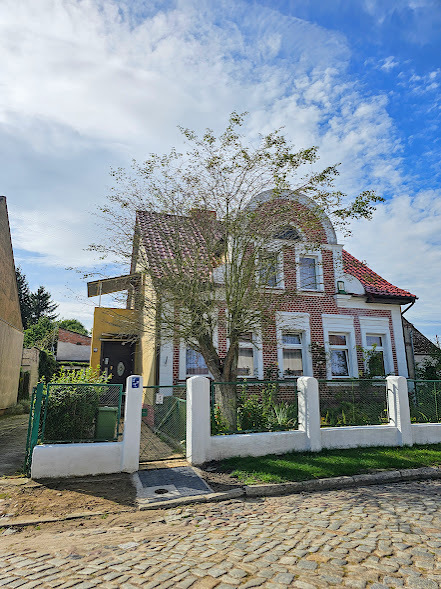 Dwurodzinny dom wolnostojący z przepiękną fasadą (1)