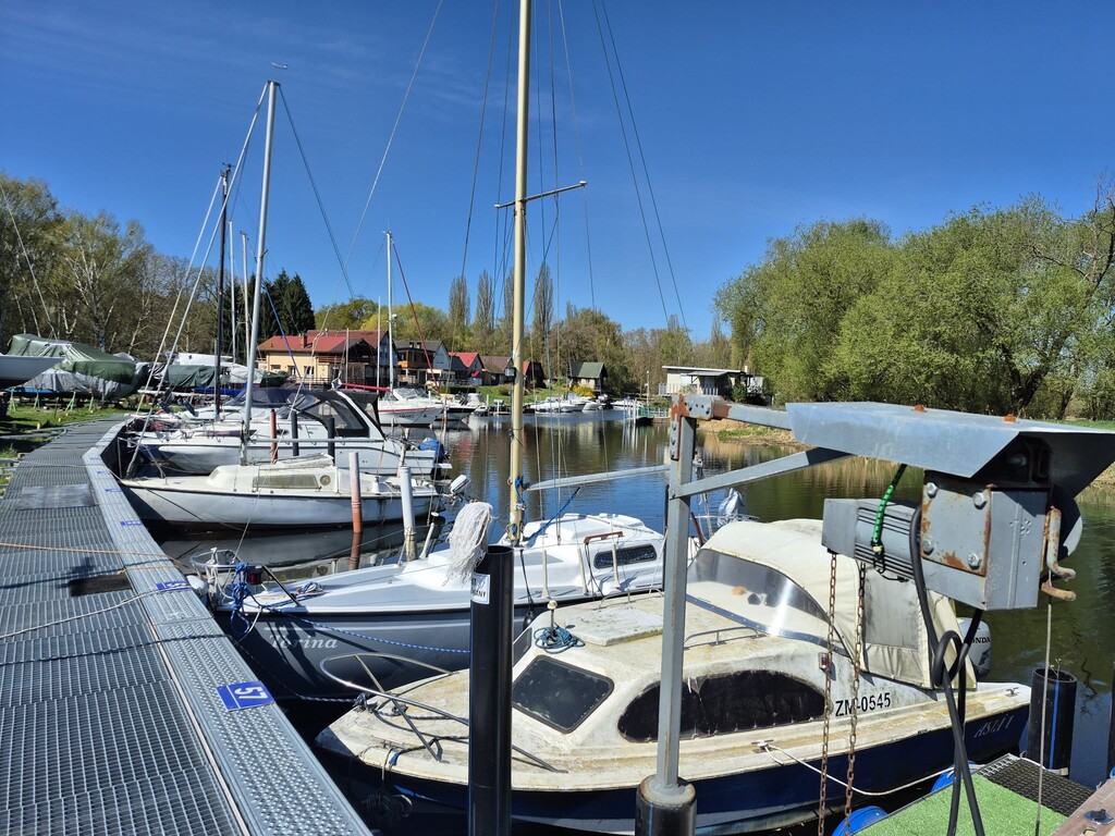 Działka nad wodą (1)