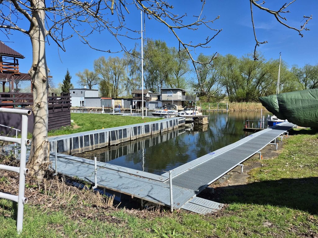 Działka nad wodą (2)