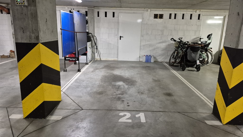 Stanowisko postojowe i komórka (2)