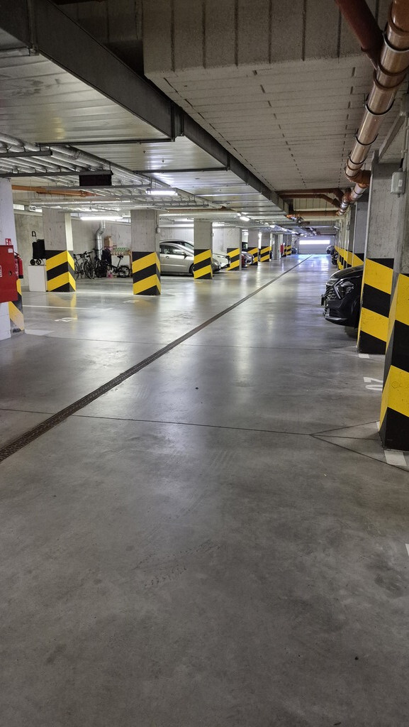 Stanowisko postojowe i komórka (1)