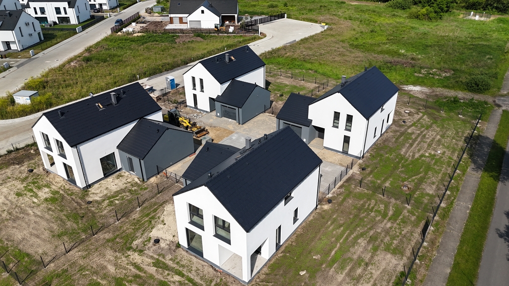 Domy wolnostojące w Dobrej (1)