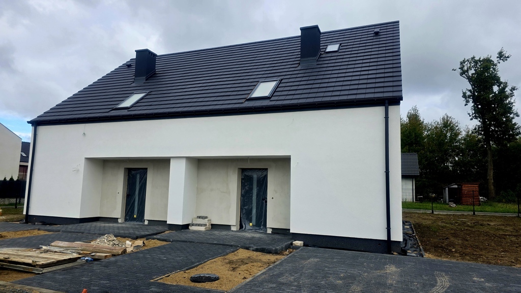 Dom w zabudowie bliźniaczej w Dobrej 830 k. (1)