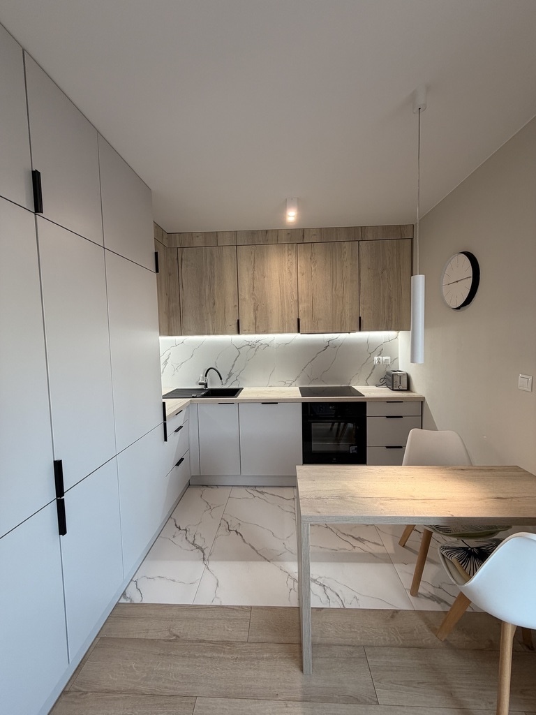 Stylowa kawalerka z balkonem Osiedle Reda City (6)