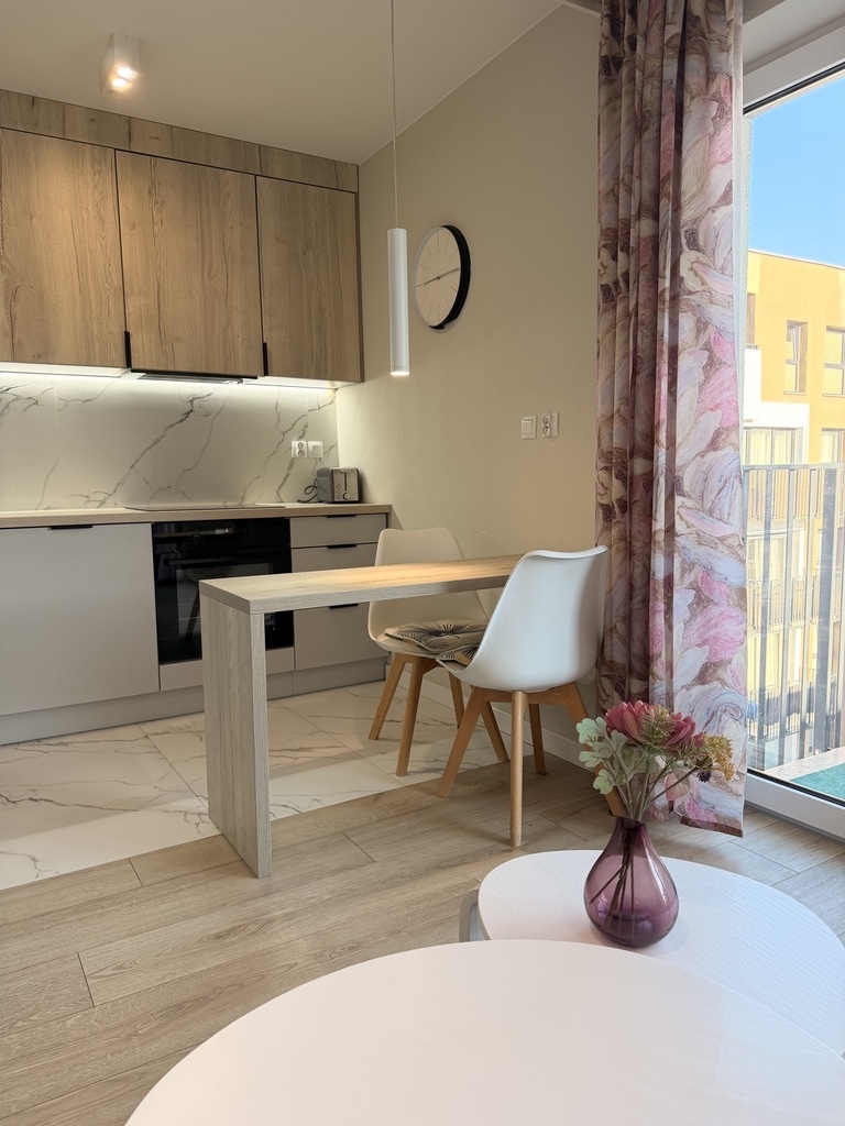 Stylowa kawalerka z balkonem Osiedle Reda City (4)