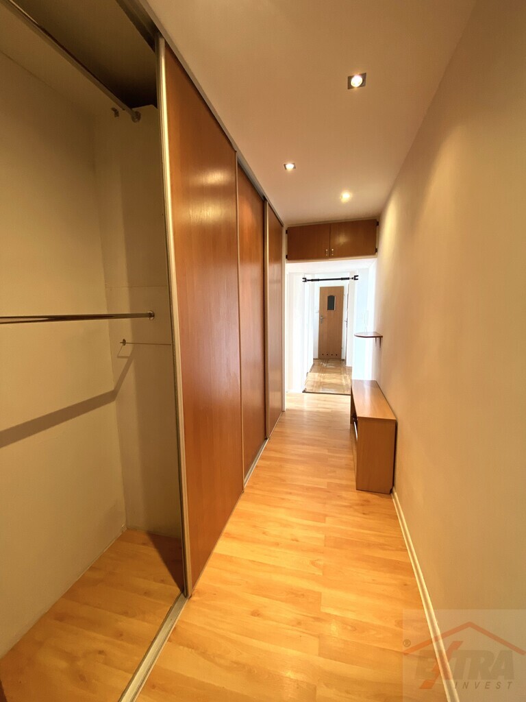 3 widne pokoje, duży hall, balkon (17)