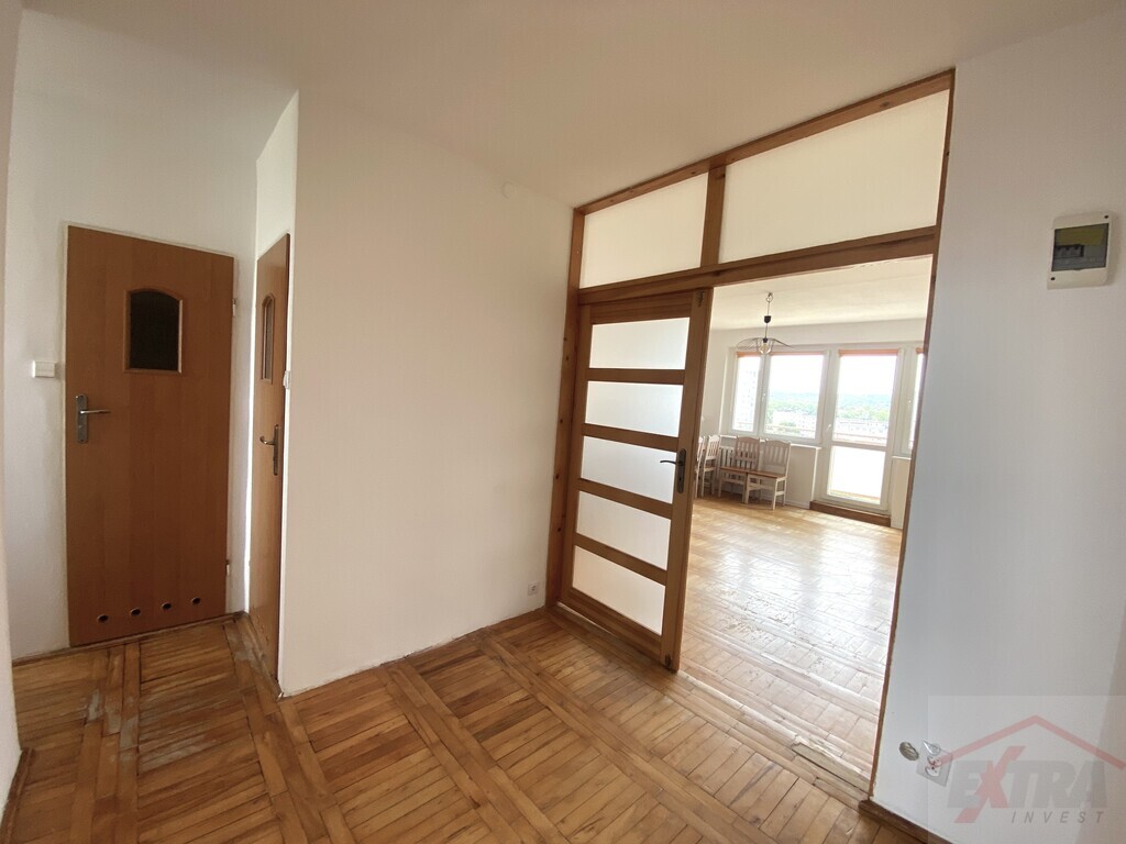 3 widne pokoje, duży hall, balkon (18)