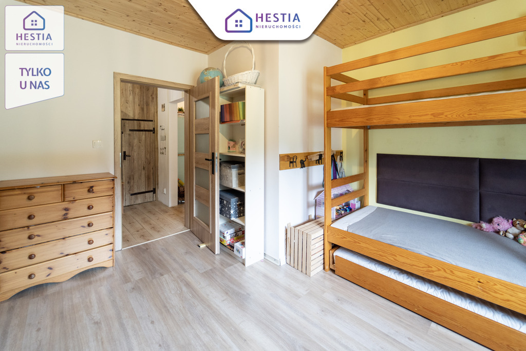 Dom z potencjałem, dużą działką i widokiem na staw (10)