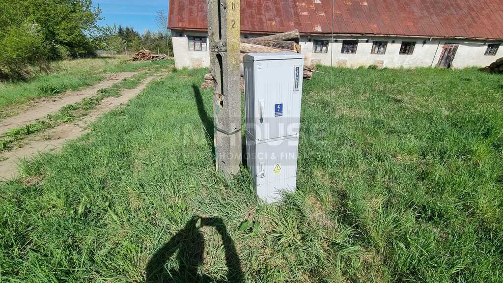 Duża działka rolna z zabudową produkcyjno-usług. (8)