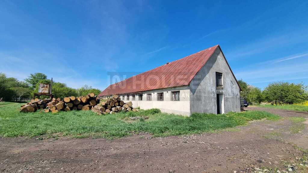 Duża działka rolna z zabudową produkcyjno-usług. (3)