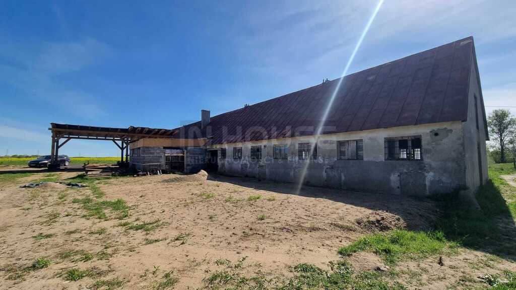Duża działka rolna z zabudową produkcyjno-usług. (7)