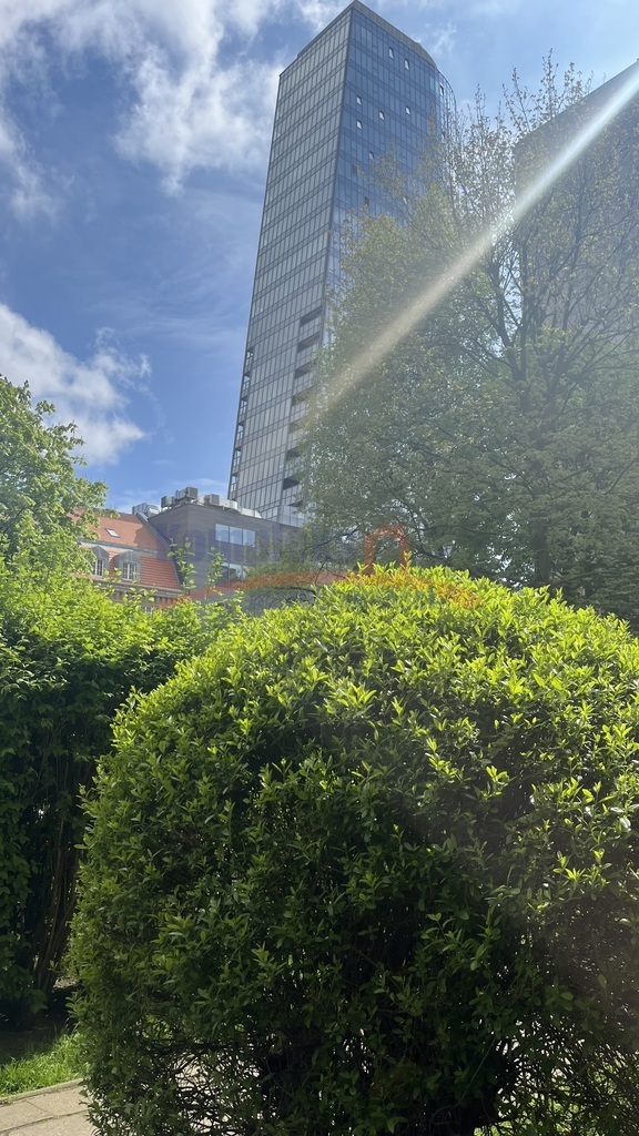 Garaż sprzedaż -okolice HANZA TOWER (2)