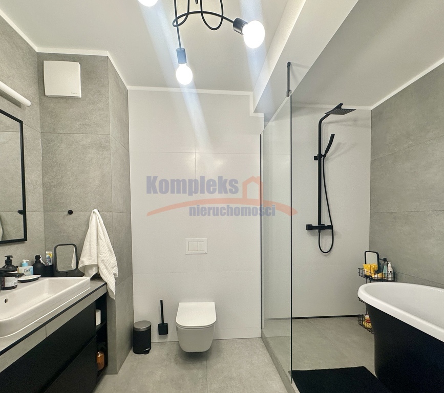 3 pokoje + garderoba - Taras 37 m2 - Garaż (15)