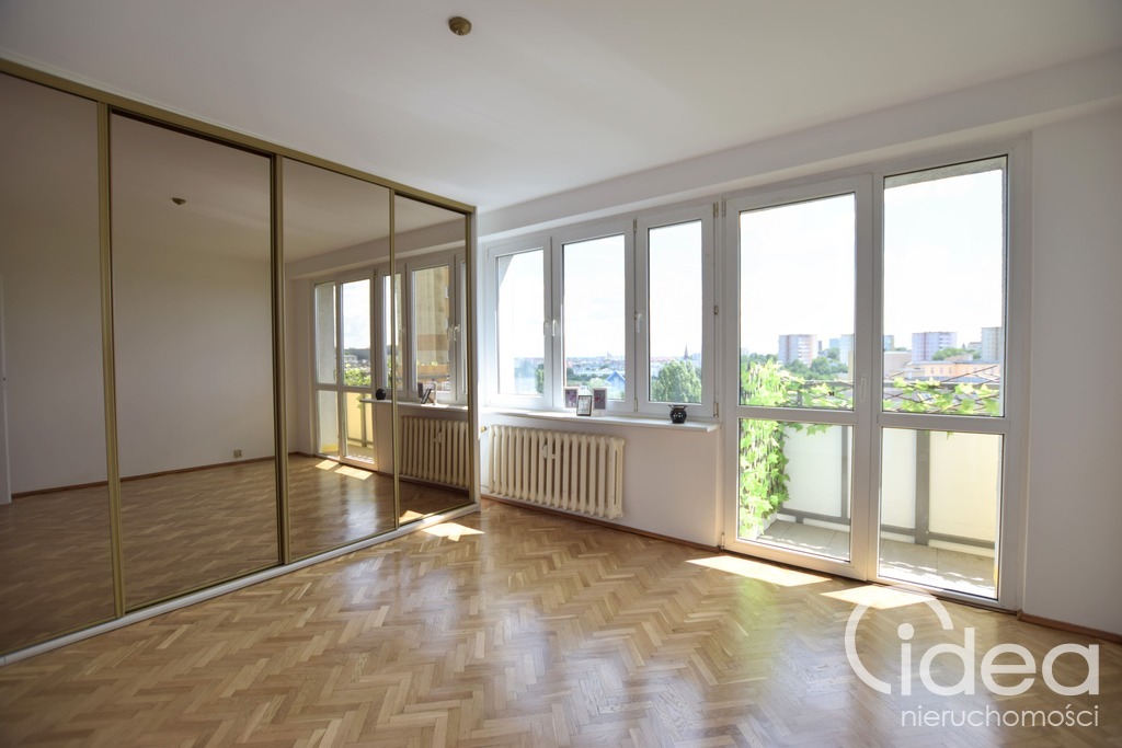 3 duże pokoje w pobliżu Galaxy z balkonem (2)