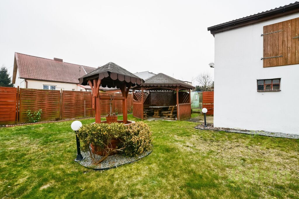 Pyrzyce, bliźniak w cichej i spokojnej okolicy. (13)