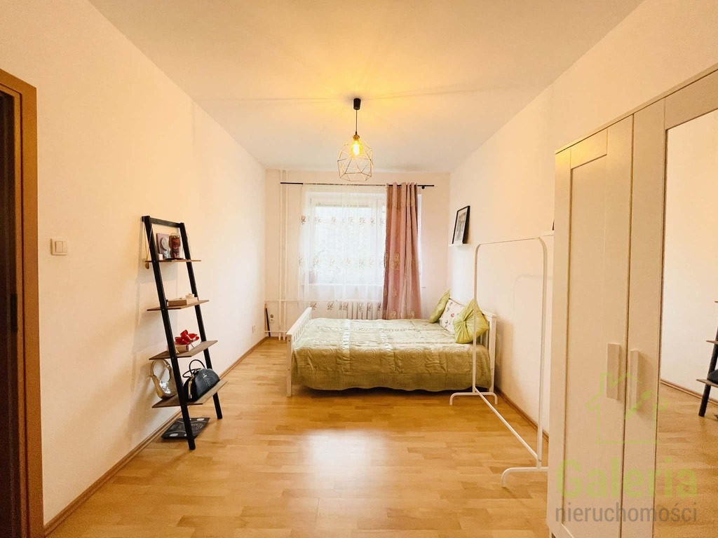 Mieszkanie w kamienicy; 3 pokoje z loggią (8)