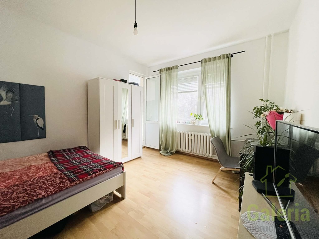 Mieszkanie w kamienicy; 3 pokoje z loggią (6)