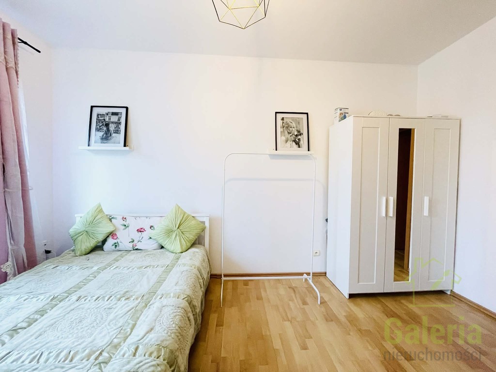 Mieszkanie w kamienicy; 3 pokoje z loggią (9)