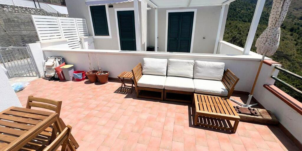 Apartament z widokiem na morze i góry (1)